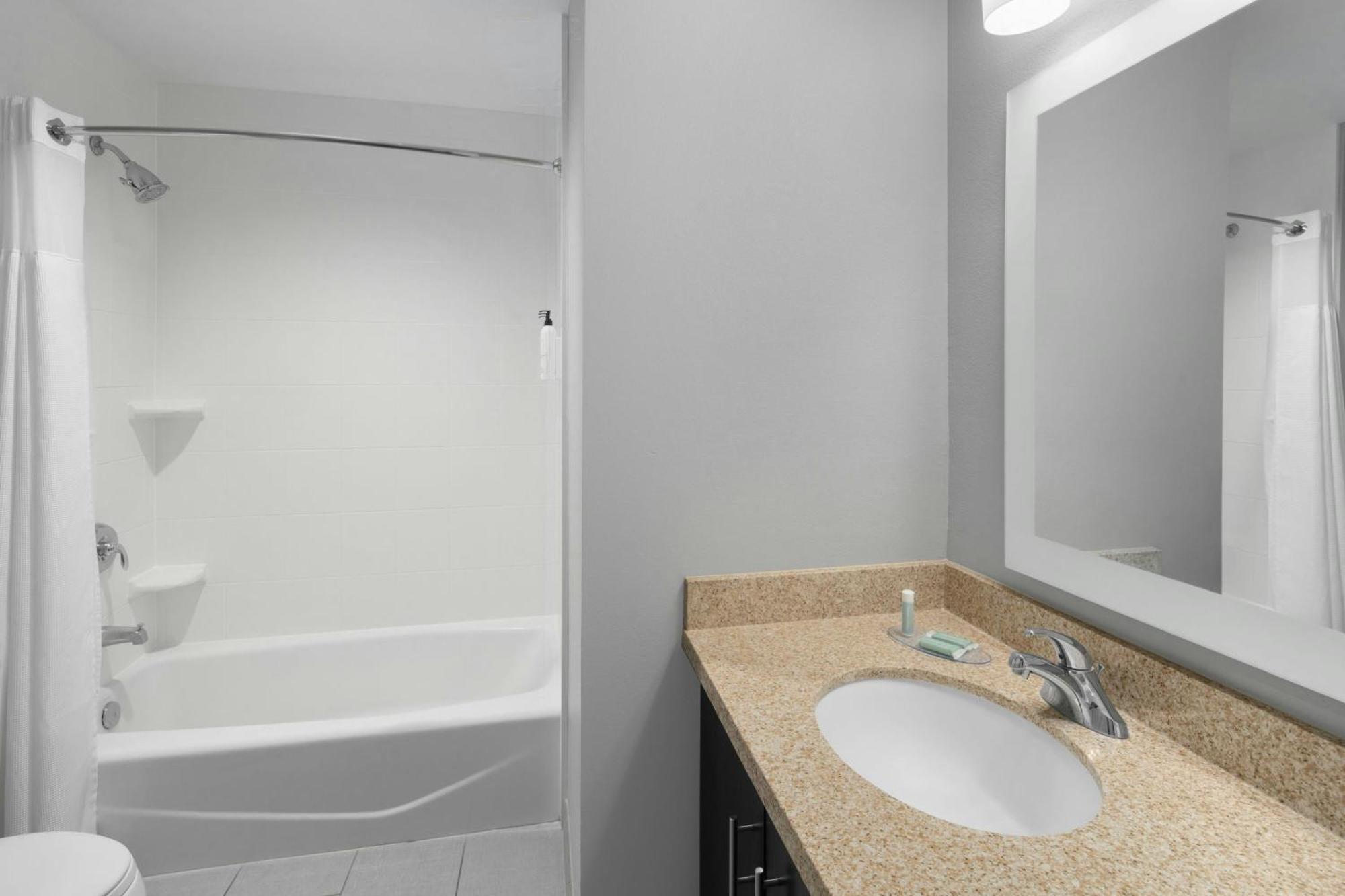 Towneplace Suites By Marriott קארסלבד מראה חיצוני תמונה