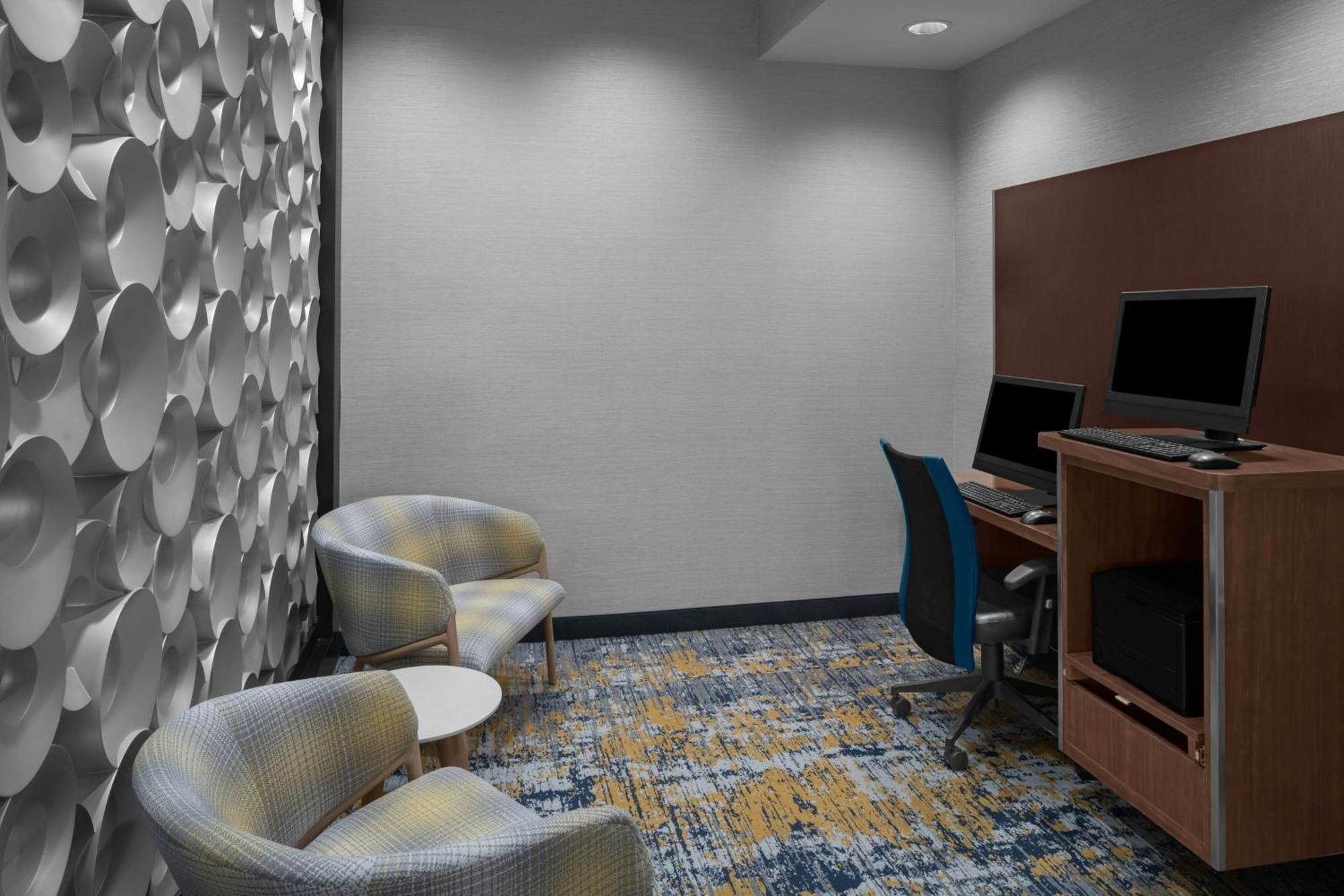 Towneplace Suites By Marriott קארסלבד מראה חיצוני תמונה