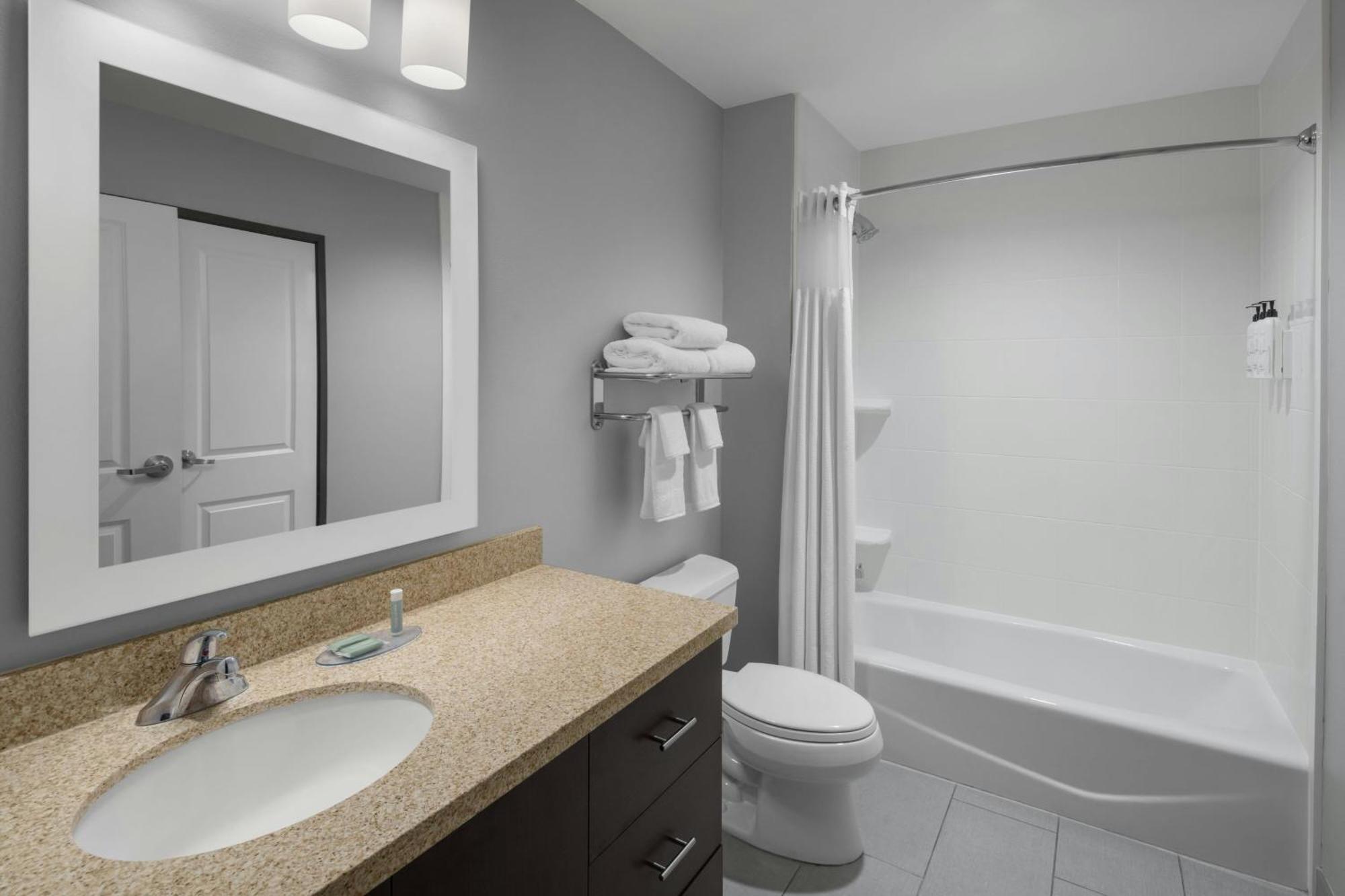 Towneplace Suites By Marriott קארסלבד מראה חיצוני תמונה