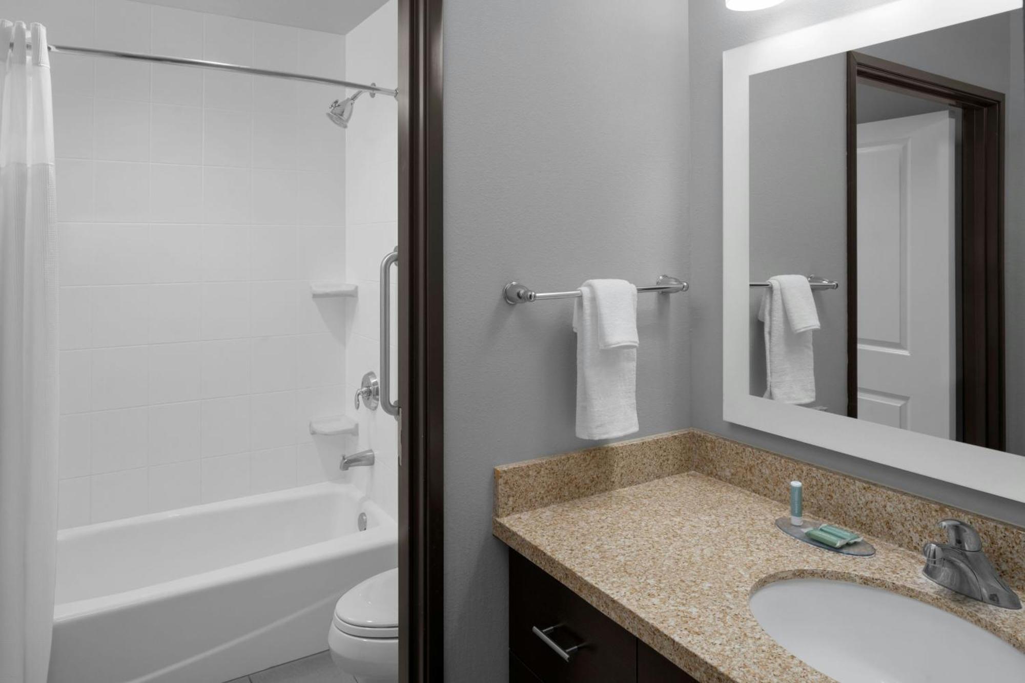 Towneplace Suites By Marriott קארסלבד מראה חיצוני תמונה