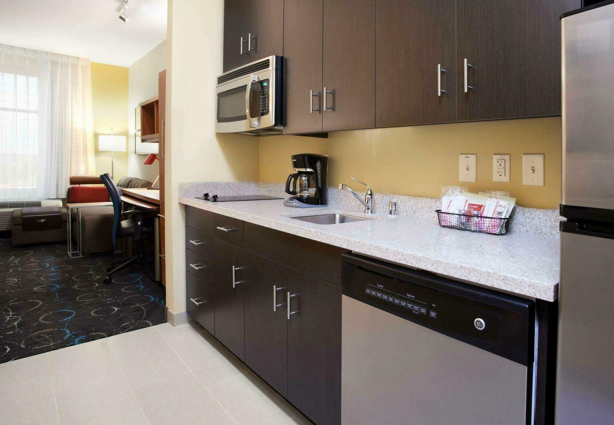 Towneplace Suites By Marriott קארסלבד מראה חיצוני תמונה